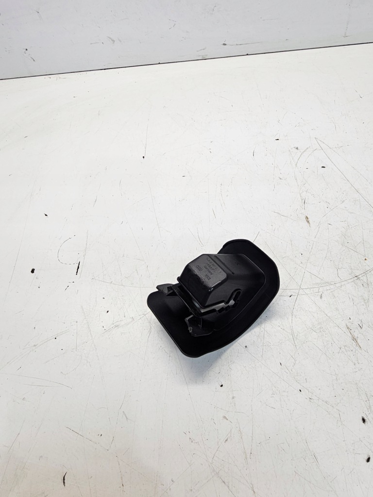 фото №4, Заглушка крепления isofix задняя audi a3 8v 8v0887233b