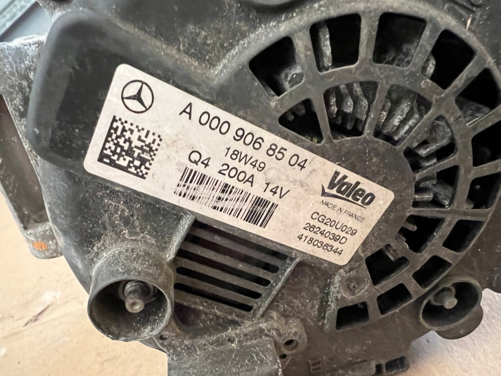 Mercedes w212 генератор a009068504 с Разборки