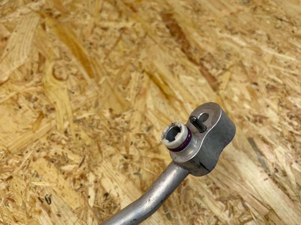 Пабтрубок  трубка шланг кондиционера bmw f39 f40 f45 f46 f48 9869633 Недорого