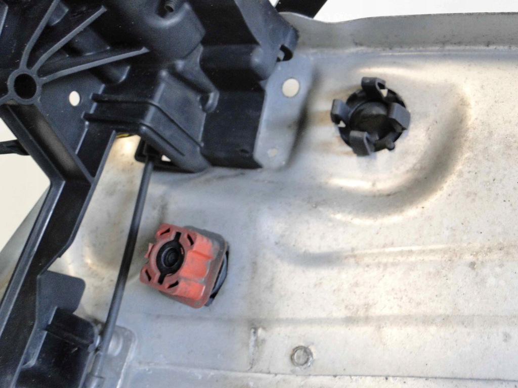 фото №5, Mercedes glc 253 крышка кронштейн радиатор na панель