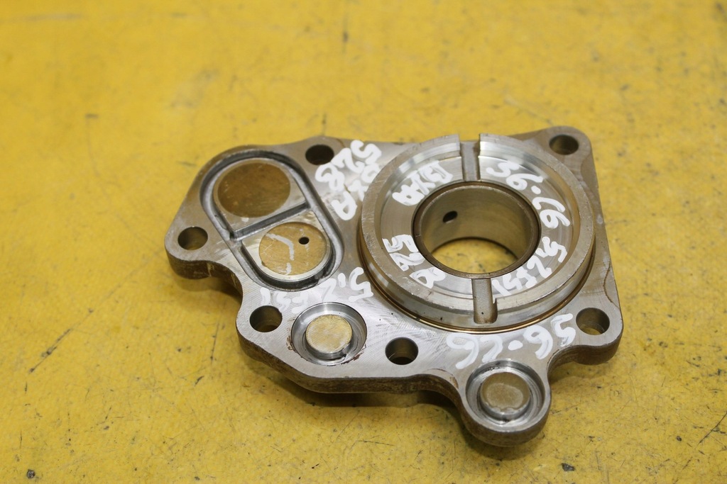 фото №6, Кронштейн вала s6 c6 5.2fsi 07l103337g