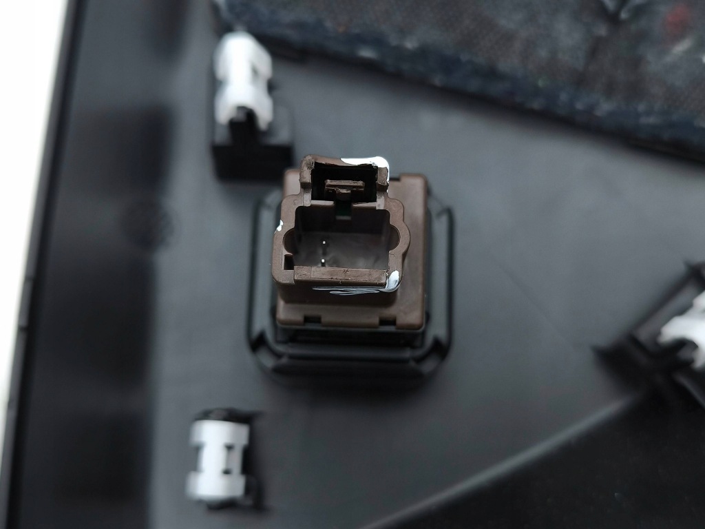 Peugeot 508 ii 2020 заглушка боковая панели приборной панели 9813700077 с Разборки