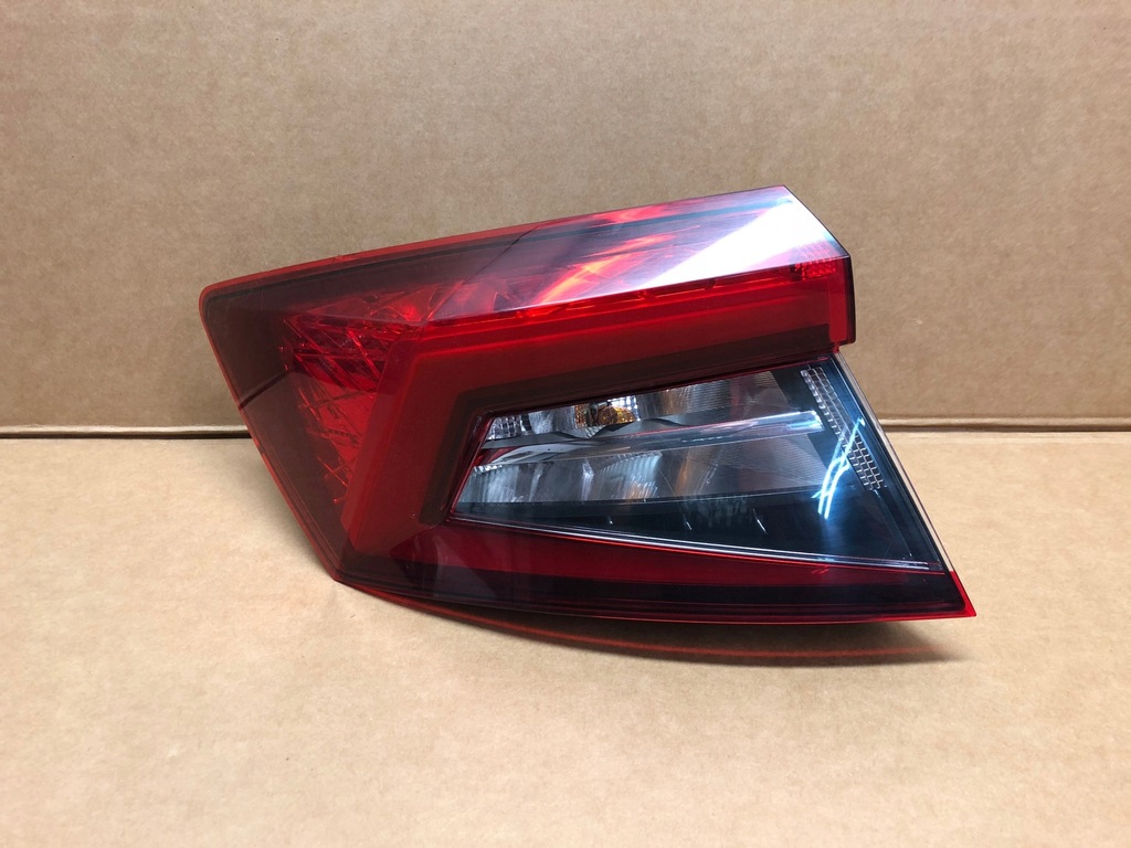 фото №1, Skoda karoq лампа левая задняя 57a945207