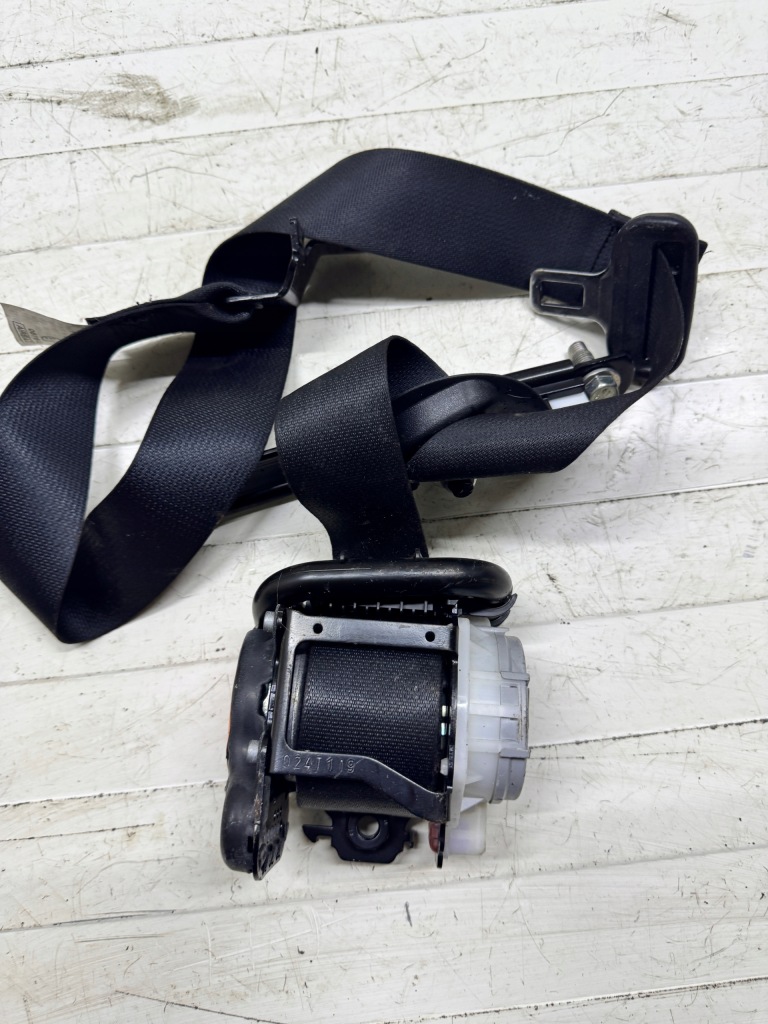 Купить Nissan qashqai 2 j11 ремень безопасности правый  перед передний