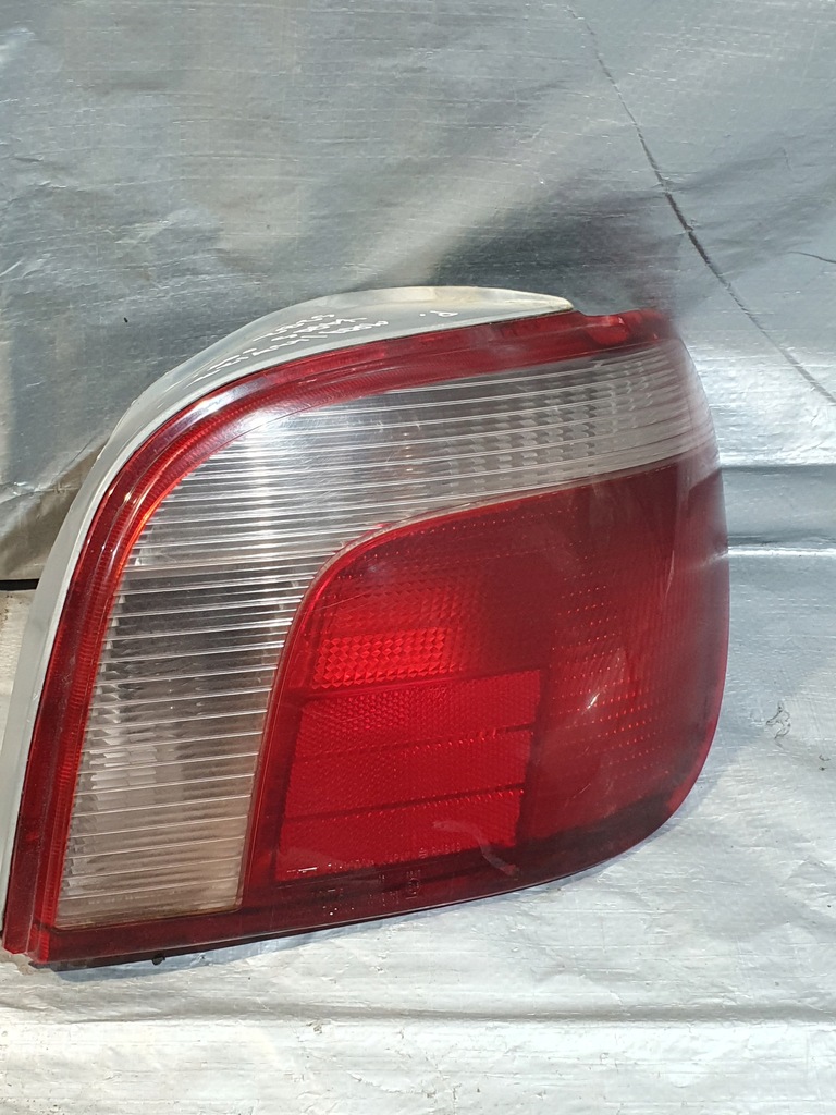 фото №1, Лампа правый задняя toyota yaris i 00r.