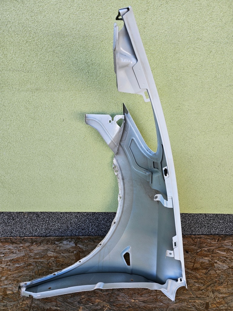 Купити Tesla y крило перед передній оригінал правий гарний