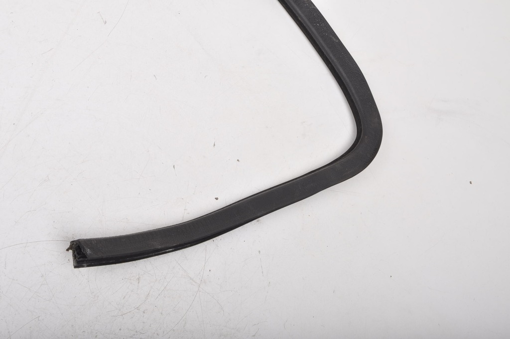 фото №3, Alfa romeo 159 прокладка дверь правый перед kombi подогрев