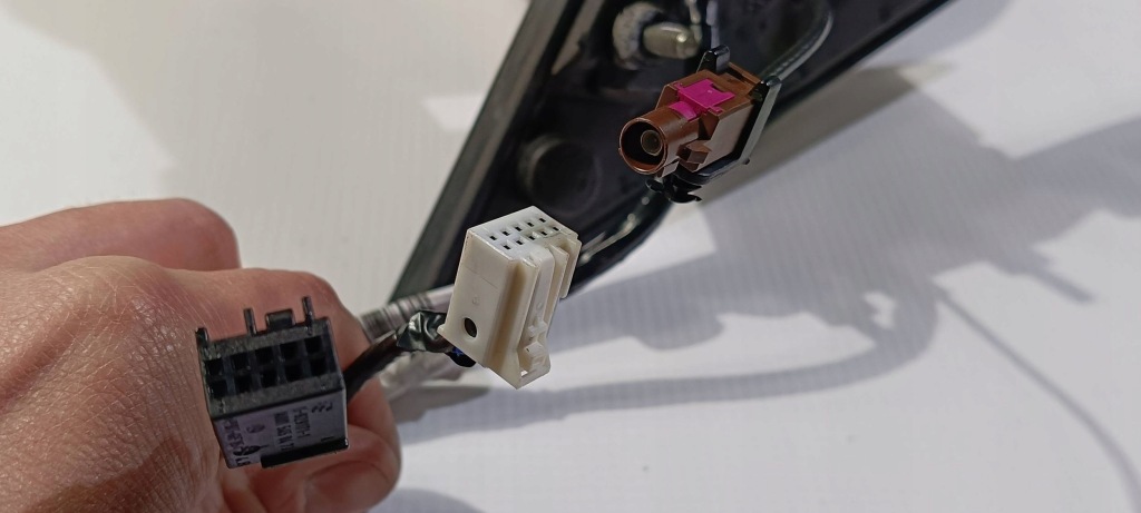 Дзеркало зовнішнє ліва камера сліпа зона spot 18pin maserati levante 2017- Доставка