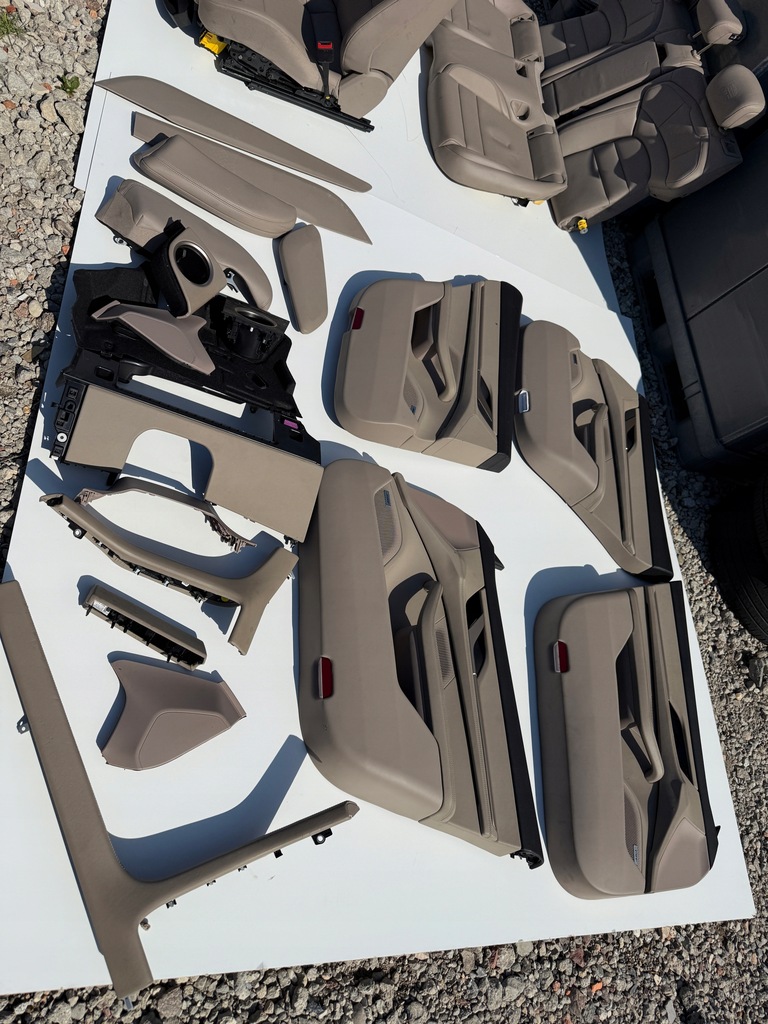 фото №6, Porsche taycan 9j1 сиденья заднее сиденье салон комплект обшивки