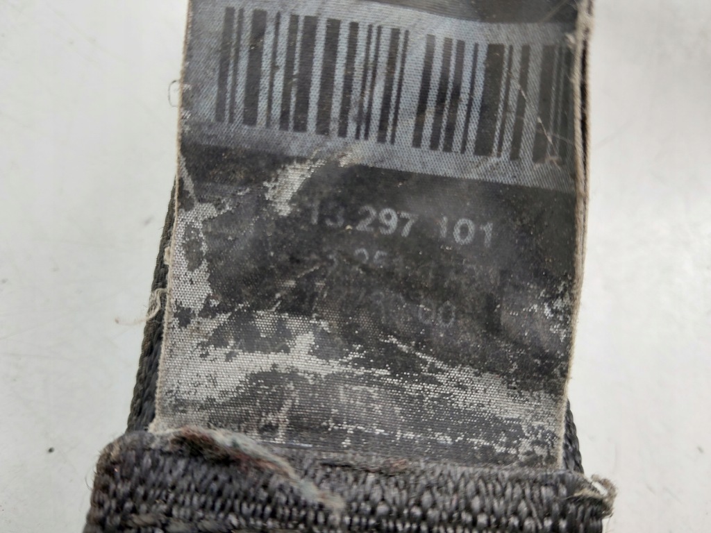 Ремень безопасности натяжитель правый перед 13297101 13332664 opel astra j iv в Украине