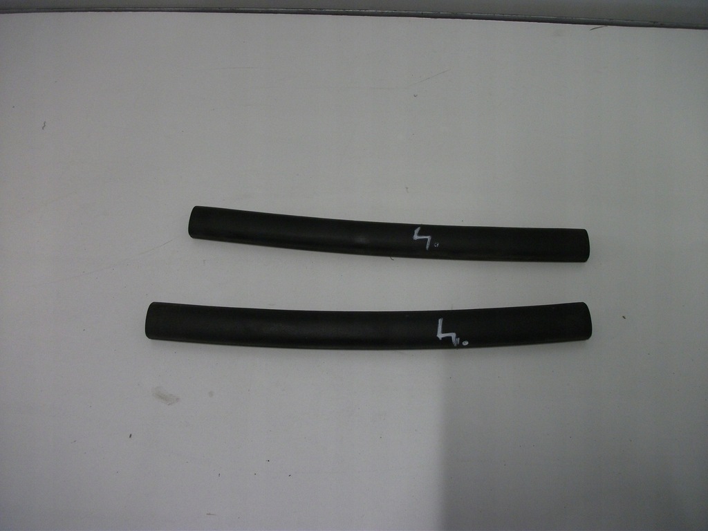 фото №1, Porsche macan оригинальный номер 95b823727a прокладка капот