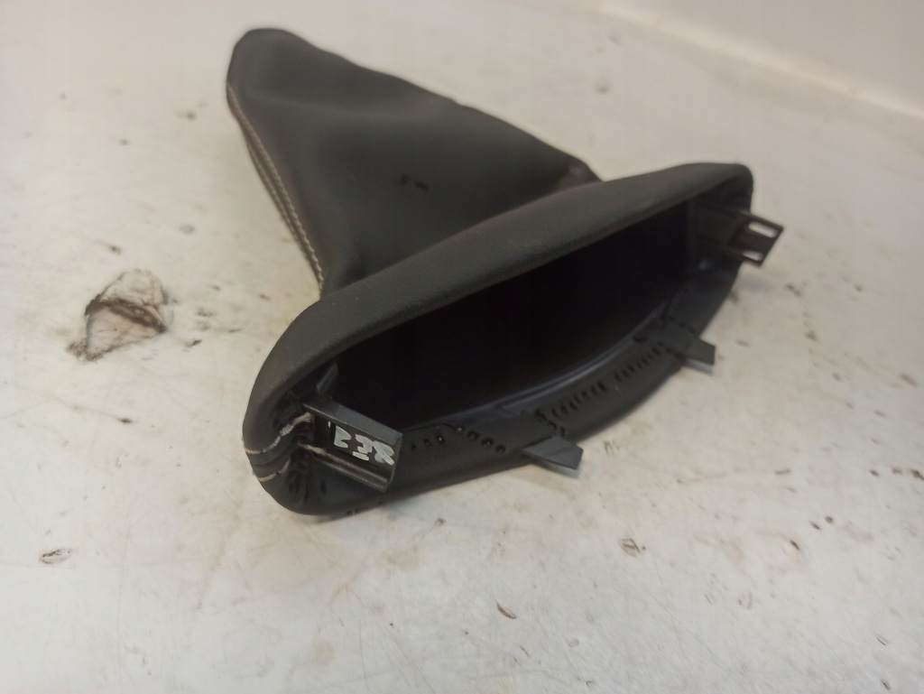 фото №13, Volvo v40 ii чехол тормоза ручного