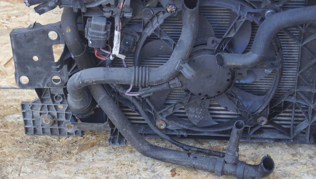 фото №13, Scenic iii 1.5 dci pas передній радіатор d688