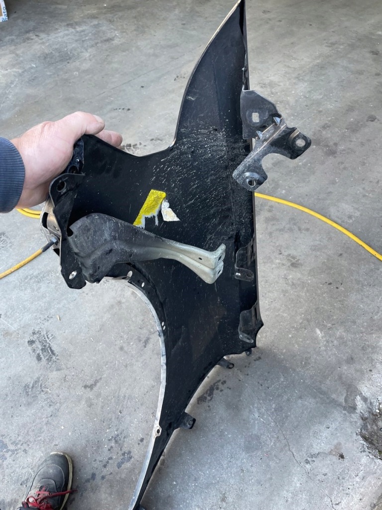 Audi q3 83a крыло  перед правый  цвет y9t с Разборки