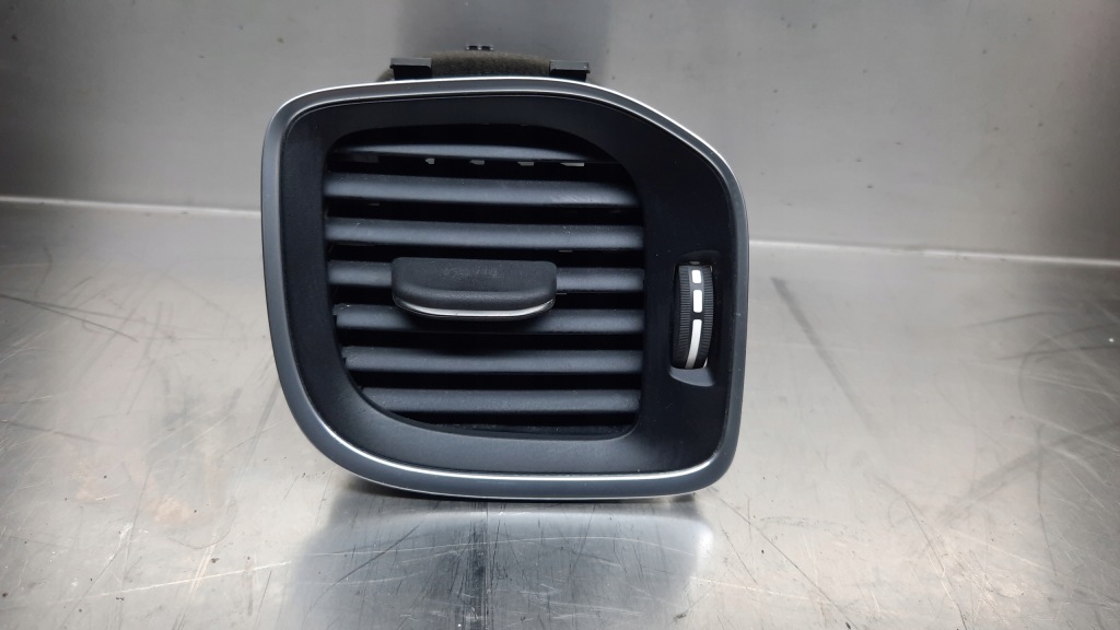 фото №1, Решітка обдув ліва 30791697 volvo v40 ii 12-19r eu