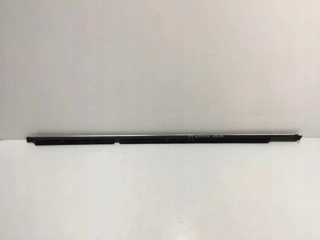 фото №2, Mercedes a w177 sedan молдинг уплотнитель задняя правая