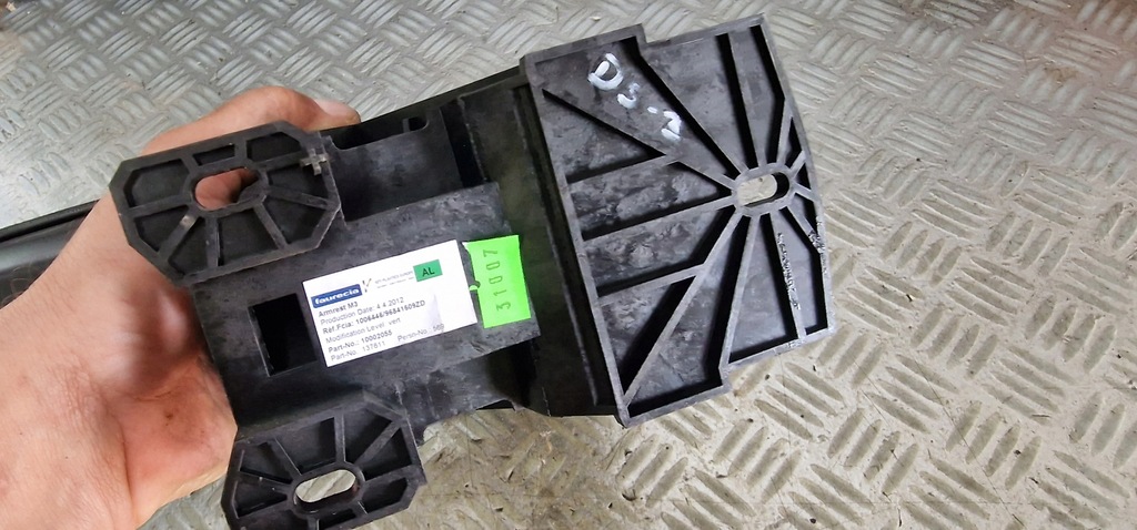 фото №8, Подлокотник перед citroen ds3