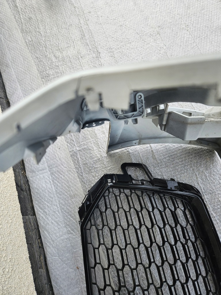 фото №10, Audi rs4 8w0-zderzak перед решётка радиатора спойлер 8w0807437t