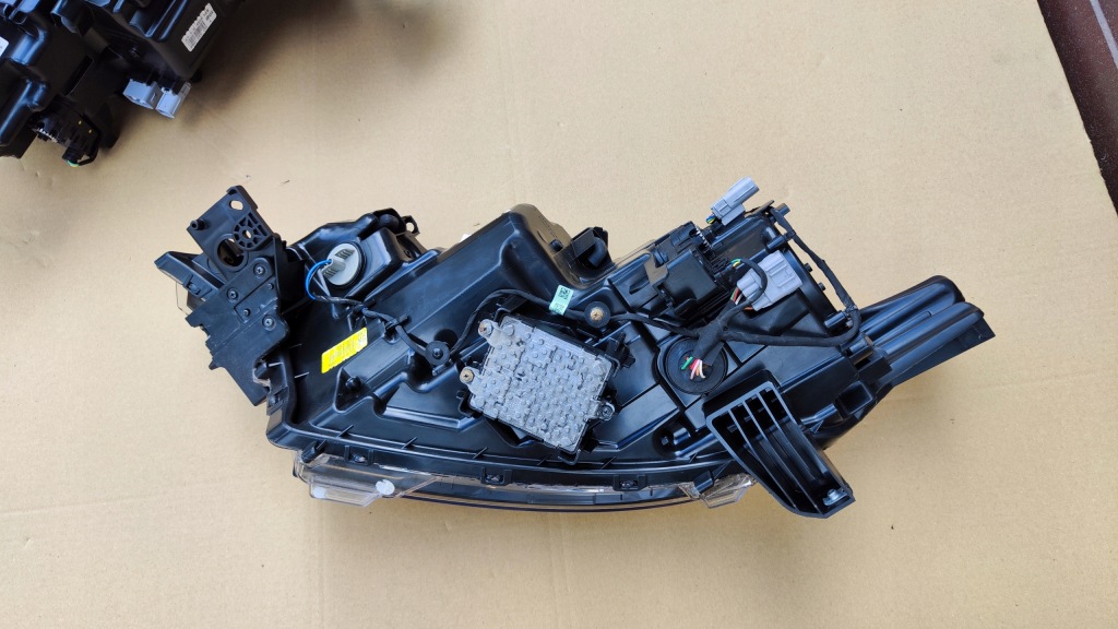 Outlander рестайлинг  19- фара перед full led правый  r европа Доставка