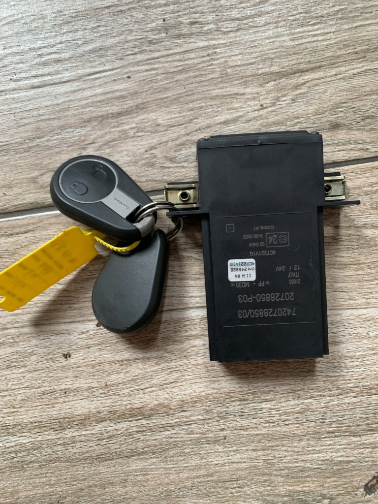 фото №1, Блок управления модуль центрального замка с dwoma pilotami volvo fh fm fe fl