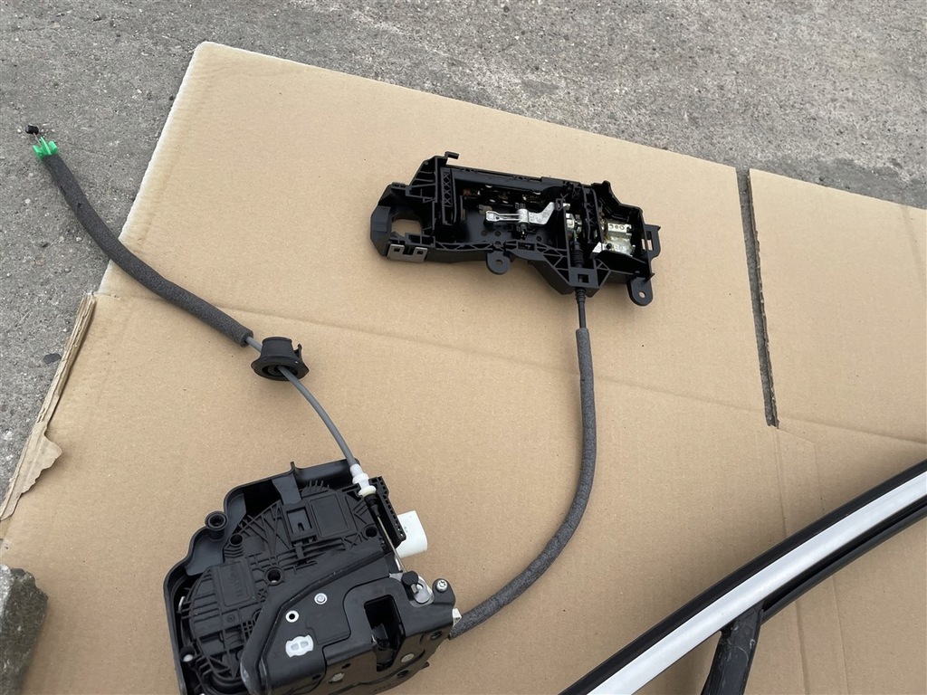 фото №8, Скло прокладка хром підйомник скло двері audi a4 b9 lift 19-23r