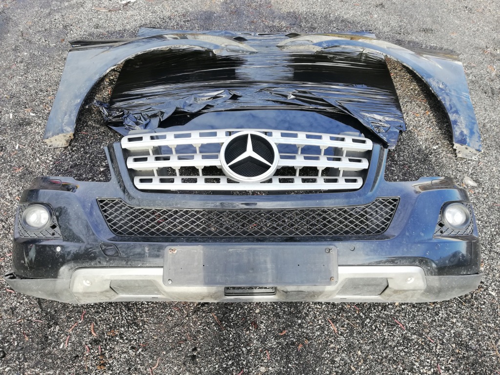 Mercedes ml w164 рестайлинг  комплектный  перед ремень чёрный Доставка