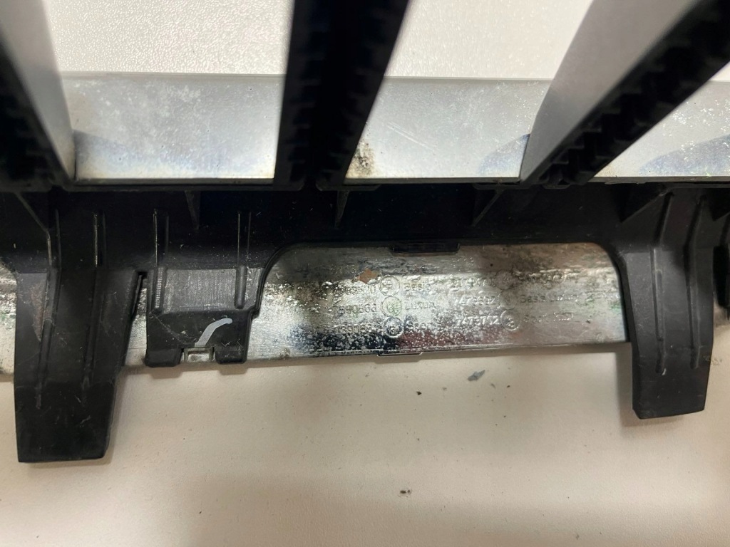 Решітка вентиляційна bmw 5 g30 g31 g38 7383520 Оригінал