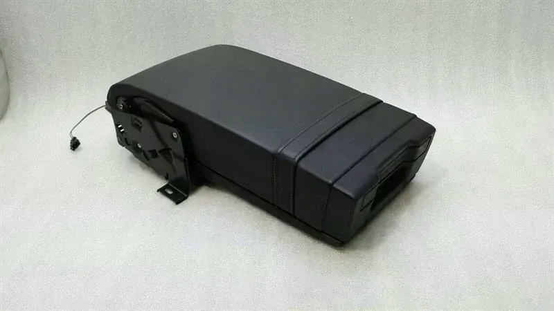 фото №1, Audi r8 type 42 v10 5.2 spyder armrest 420863075h центральный rhd