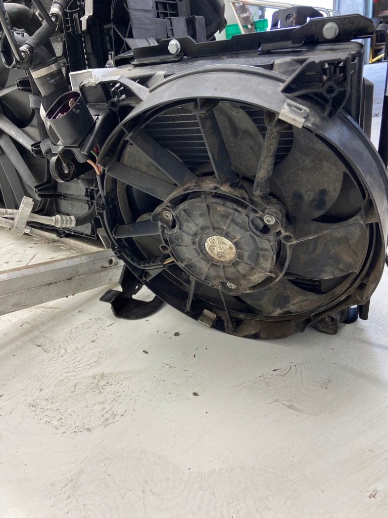 Купити Mercedes gla ii 2.0t h247 ремінь передній 45s 16.438km 2022r