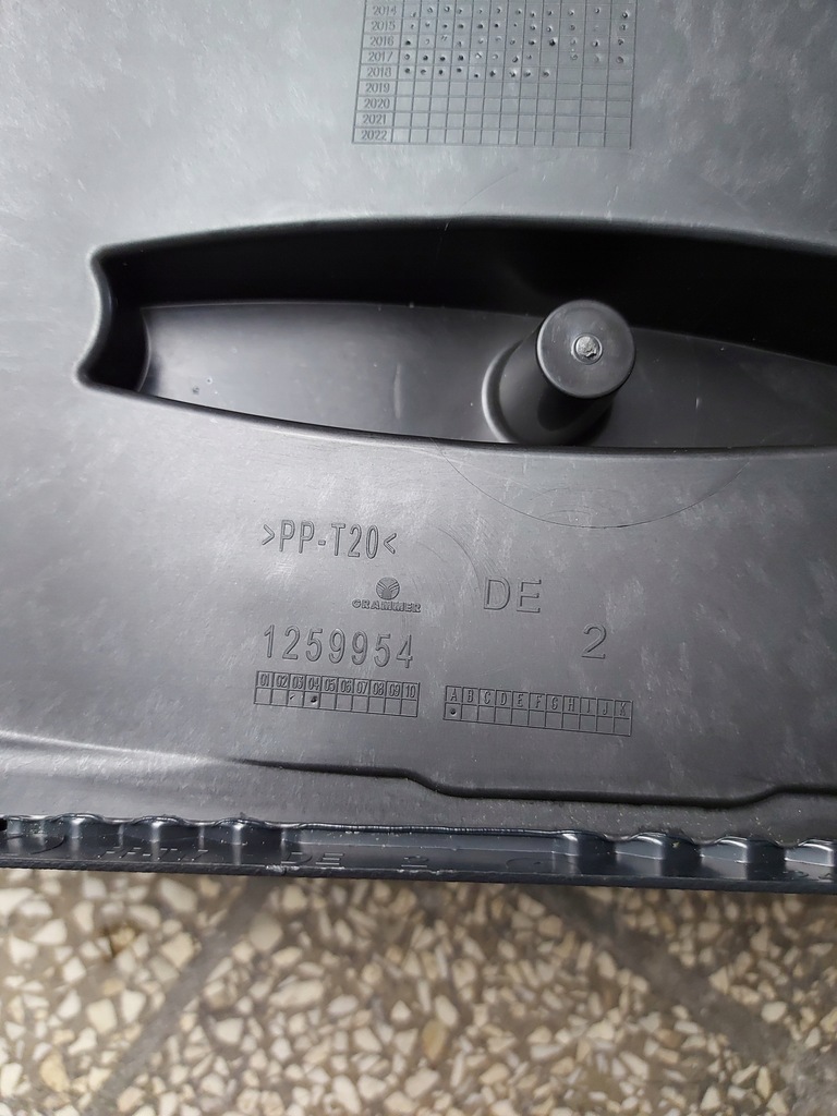 фото №9, Подлокотник кожа бардачок mercedes c w205 europa