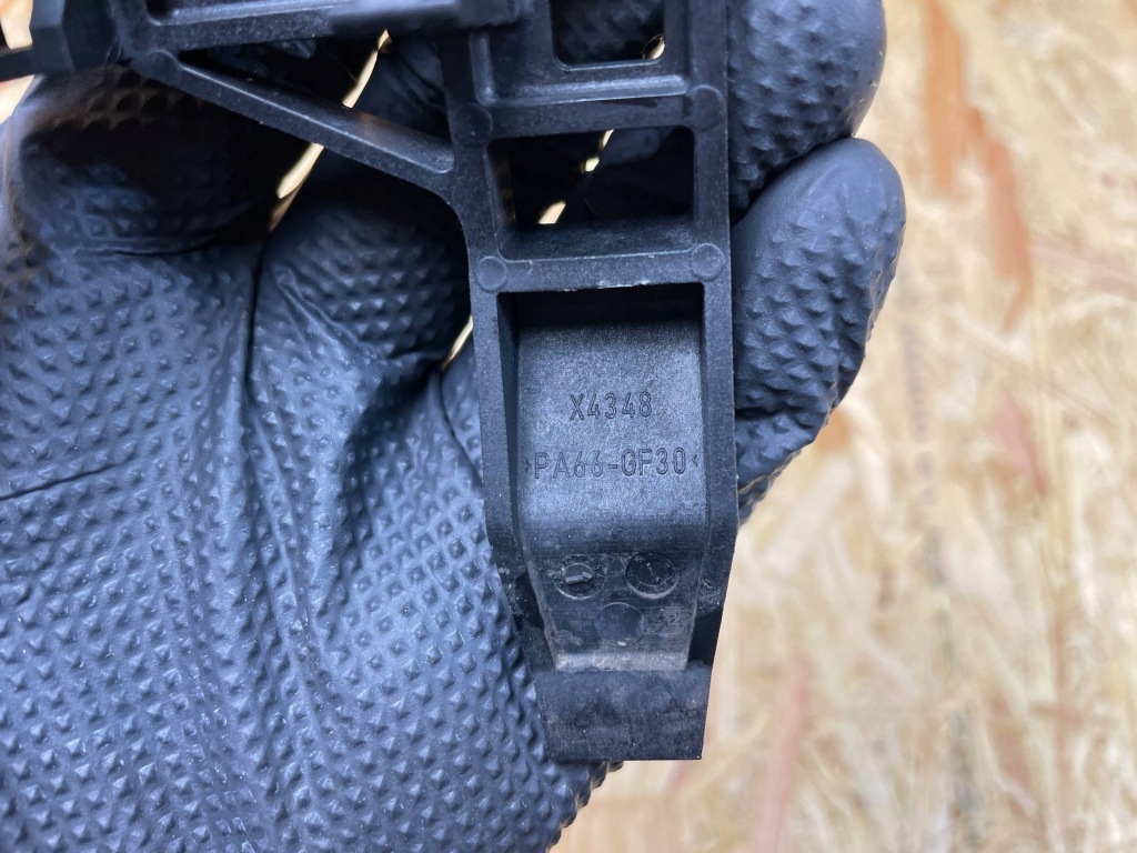 Купити Кронштейн кронштейн кронштейн  радіатора поперечина porsche panamera 970 97010627150