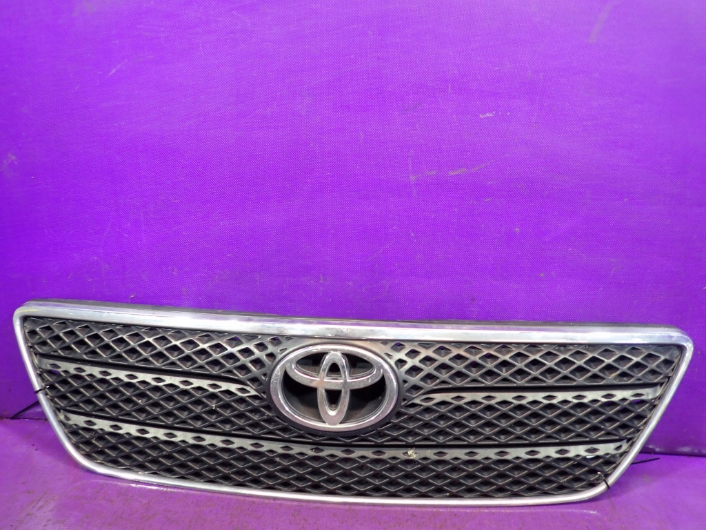 фото №1, Toyota corolla e12 hb 5d 00-08 решітка радіатора решітка радіатора емблема 5311402010