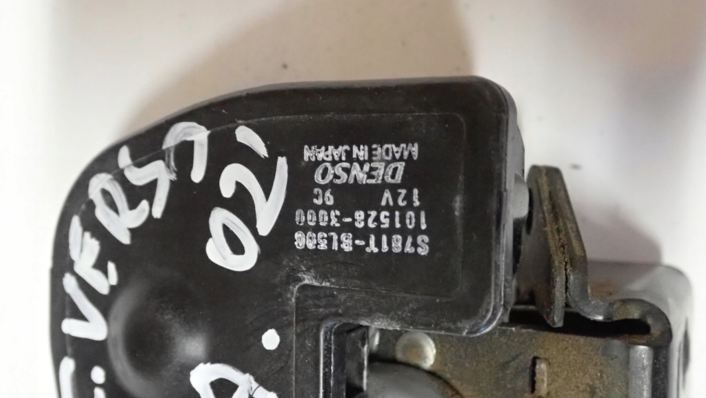 фото №2, Toyota corolla verso 01-03 замок крышки багажника