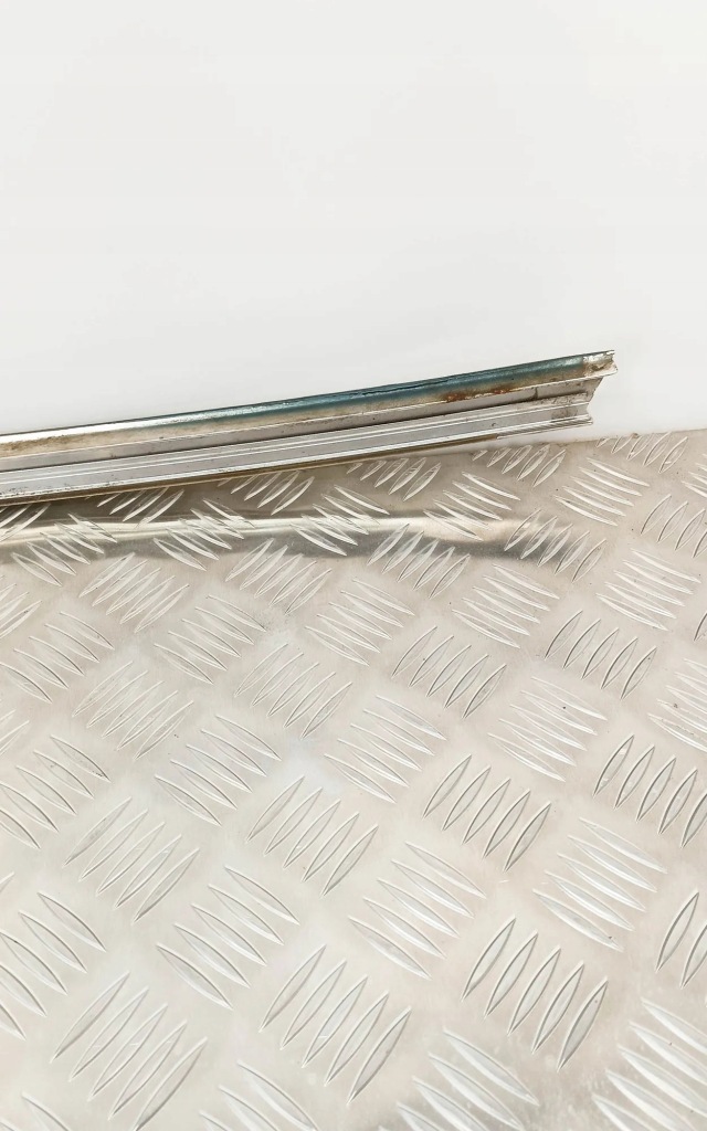 фото №7, Другое запчасти отделка mercedes-benz sl r107 1076781583 14486211 3.8l