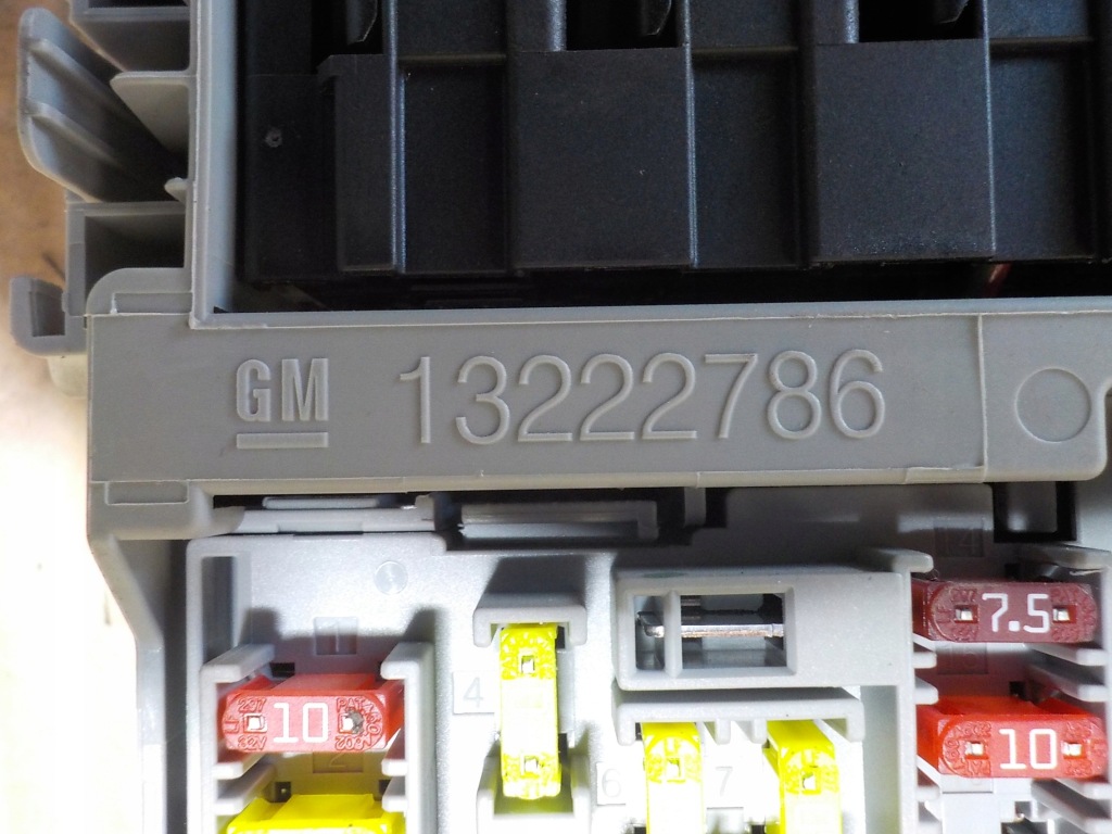 фото №3, Insignia коробка запобіжників p3613004