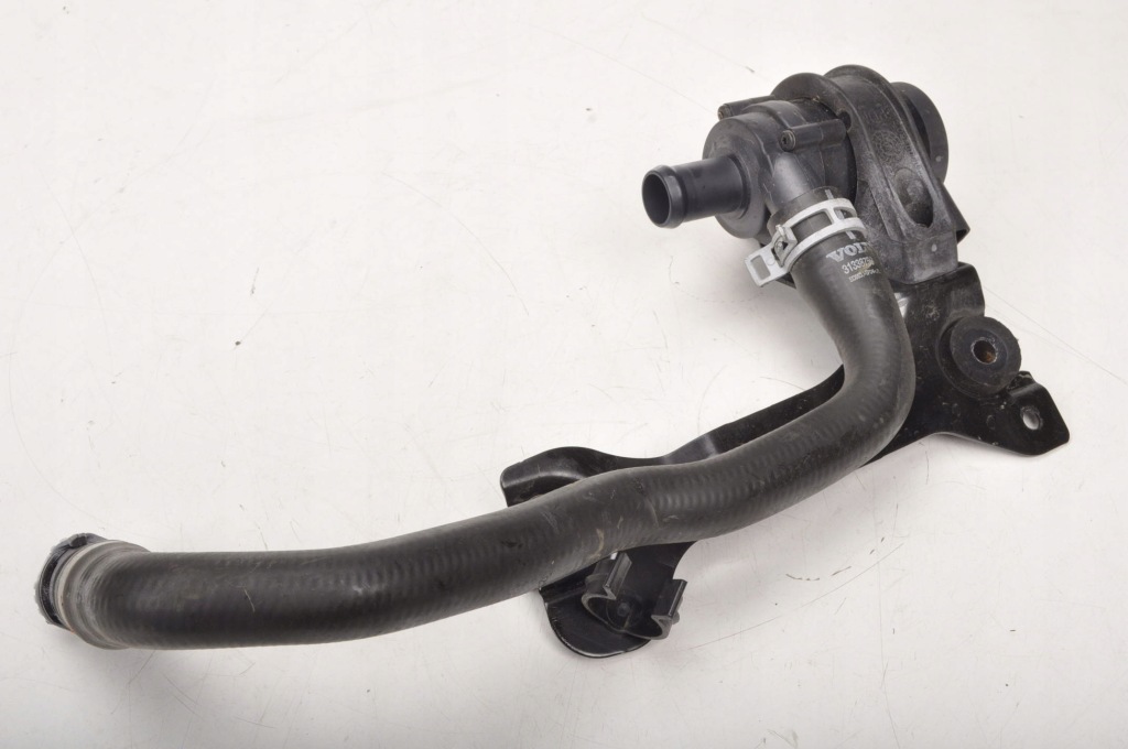 Купить Volvo v40 ii 2.0 d4 помпа воды провода воды