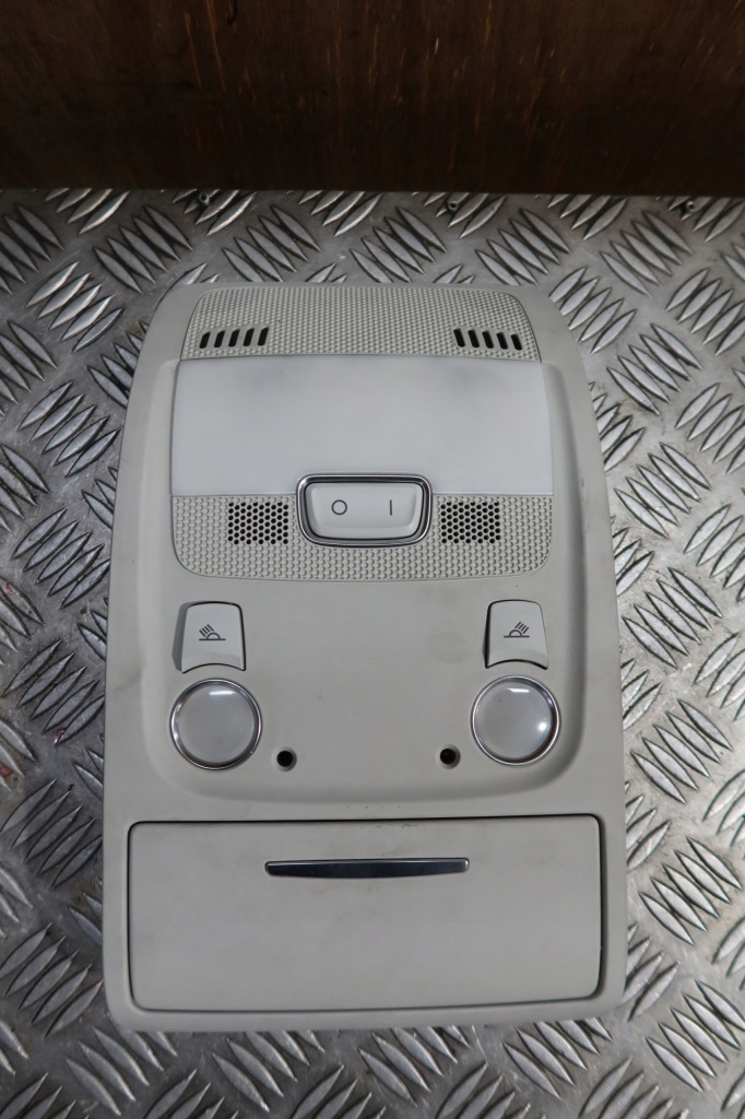 фото №1, Лампа стельовий audi a4 b8 8t0947135b