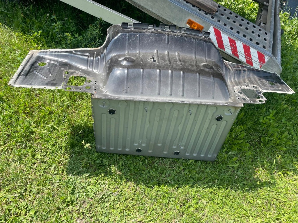 Chevrolet camaro 2016+ ремень задний поддон пол багажника задний коплектная Недорого