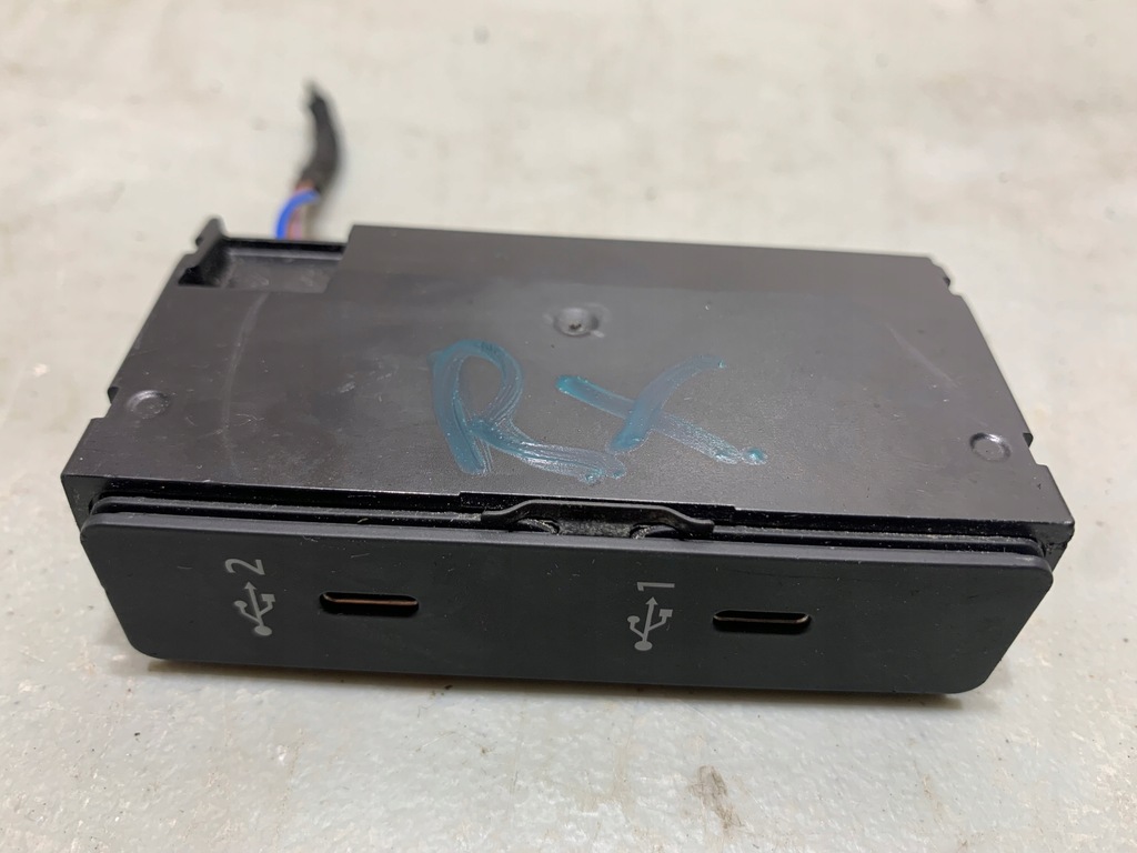 фото №1, Audi q3 83a port usb 83a035736a