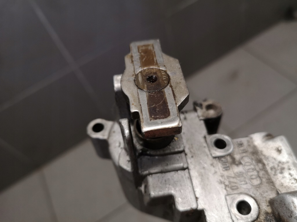 фото №5, Натягувач розподільного валу правий audi a8 d2 4.2 077109088c