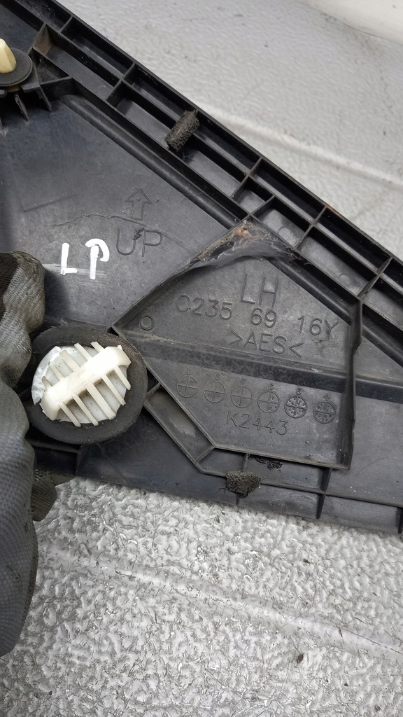 фото №3, Заглушка бампера левый перед mazda 5 06r