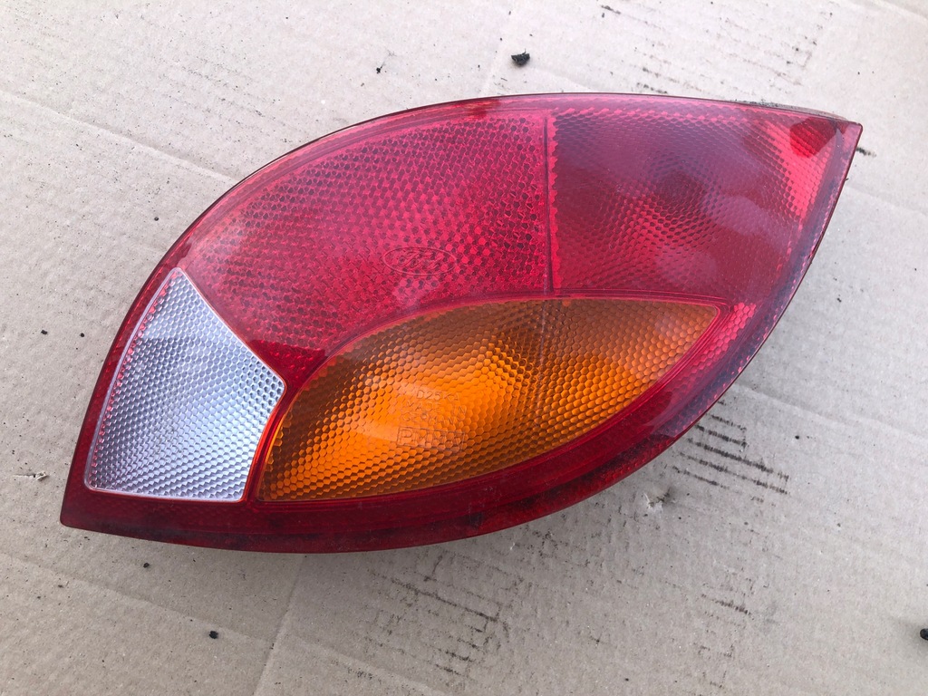 фото №1, Правая лампа задняя задняя ford ka mk1 1996-2008