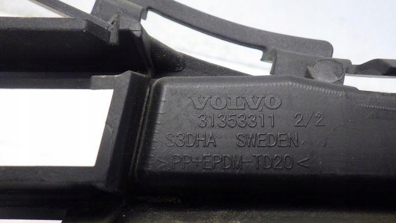 фото №16, Средняя решётка volvo v40 оригинальный номер 31353311
