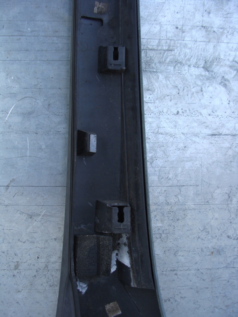 Молдинг стекло лобовое правый правая перед peugeot 1007 ezs Киев