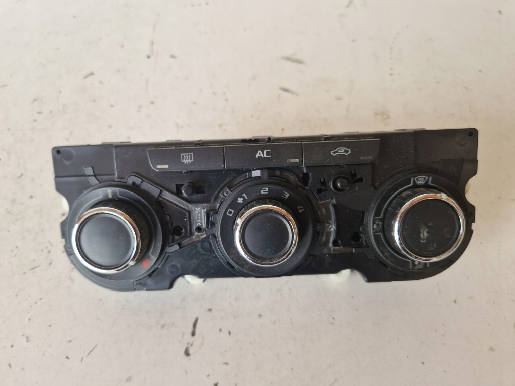 фото №1, Панель кондиционера skoda octavia ii lift 1.6 tdi