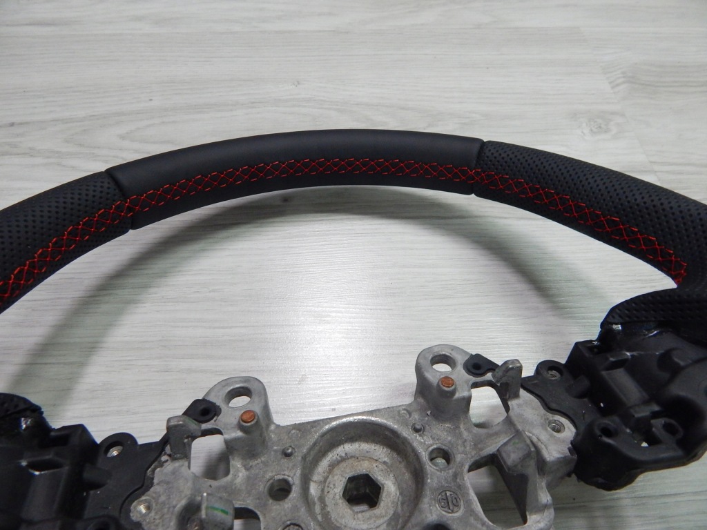 Mazda 3 iii bm - повітропровід шкіра обшивка czerwona nić czytaj опис Недорого