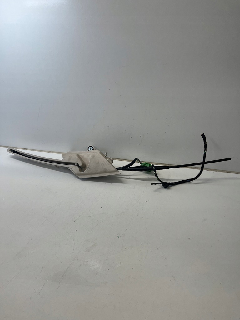 фото №1, Mercedes w213 направляющая шторка багажника a2138100127