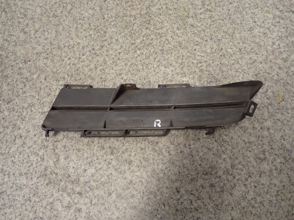 фото №4, Toyota avensis verso 03- заглушка противотуманной фары правая