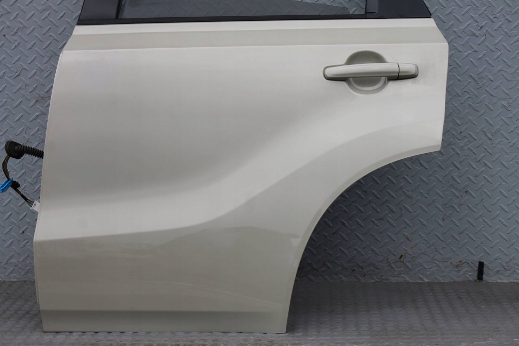 Дверь левая задние левый задний  suzuki vitara 2 3 15- a9n c51 zqq Доставка