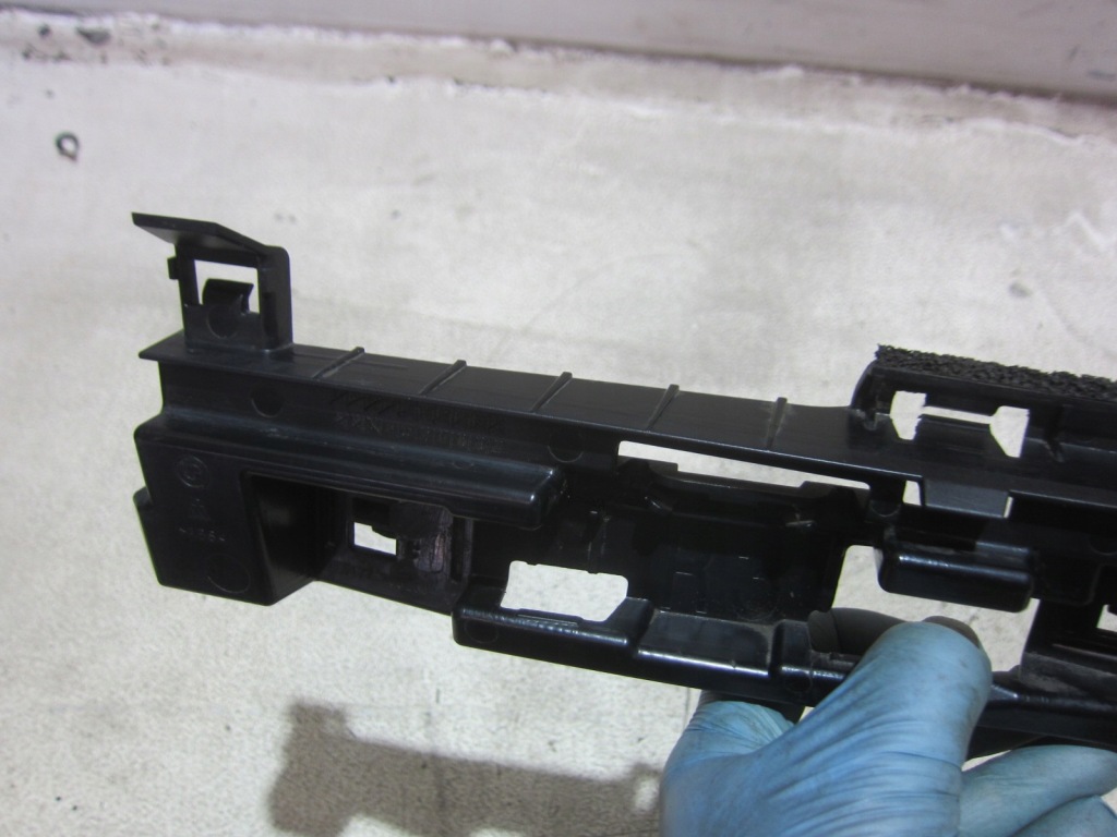 Bmw x1 f48 кронштейн направляющие накладки порога правой правая сторона комплект  7332330 Оригинал